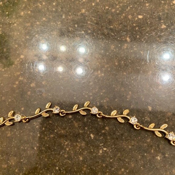Floral Gold tennis Bracelet - Picture 3 of 3